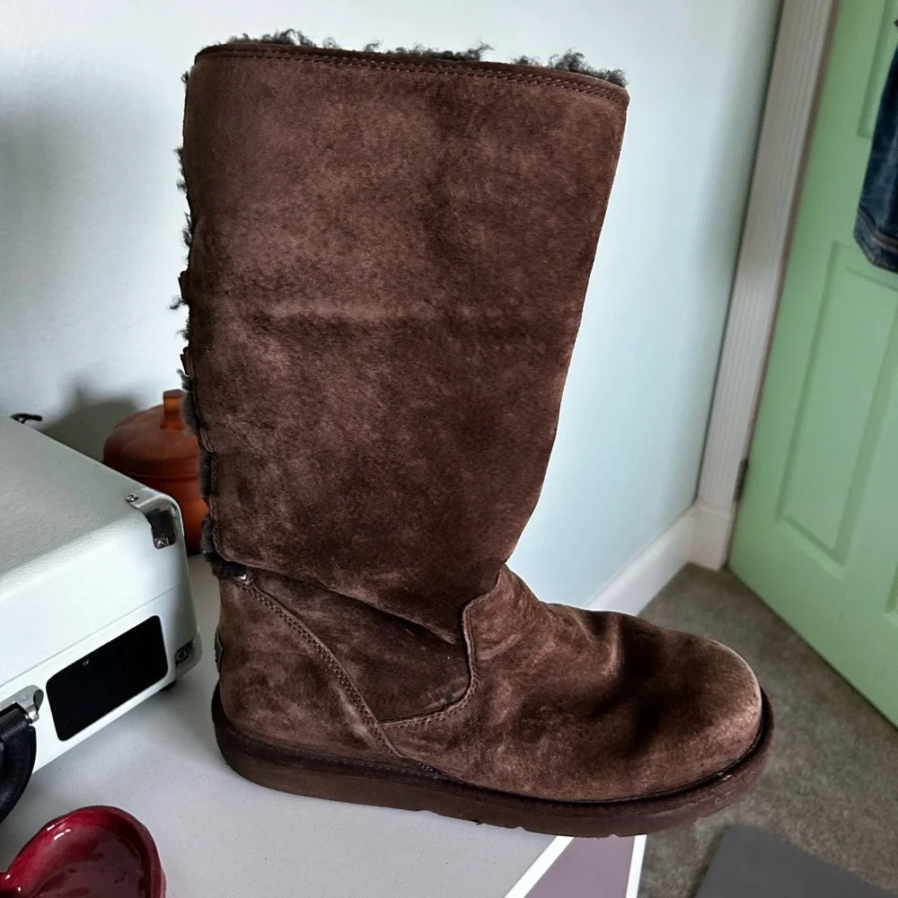 UGG Roseberry Brown Winter Boots with Plush Lining - Picture 3 of 5